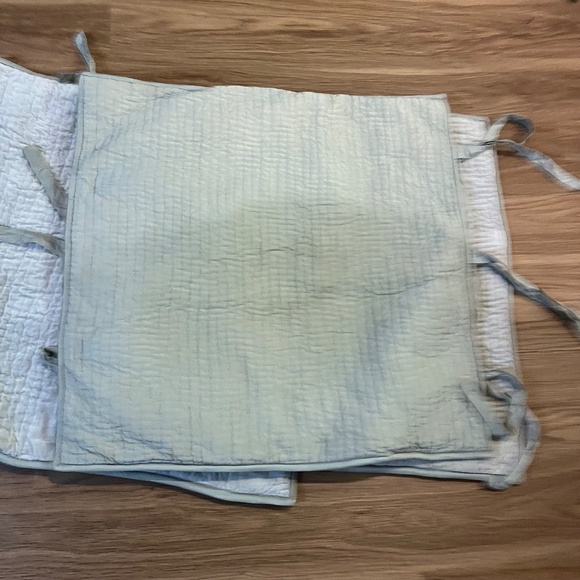 set of 3 Pottery Barn green 24X24 pillow shams - Picture 7 of 9